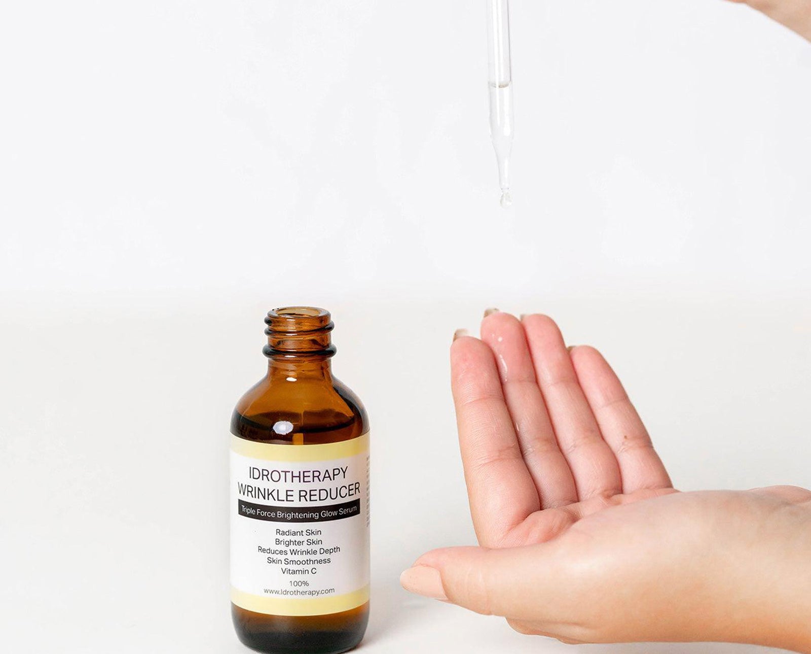 Brightening Glow Serum for reducing wrinkles and brightening skin tone